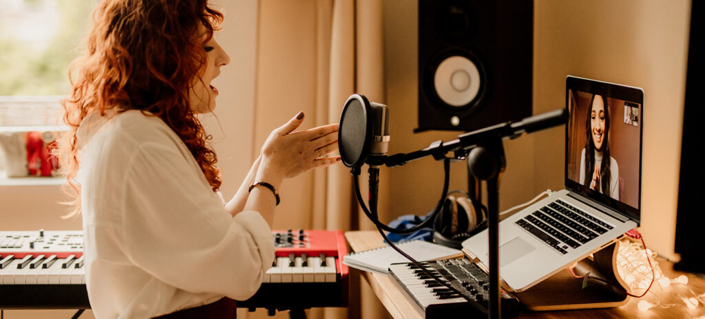 Estill singing teacher giving a singing lesson online to a female student.